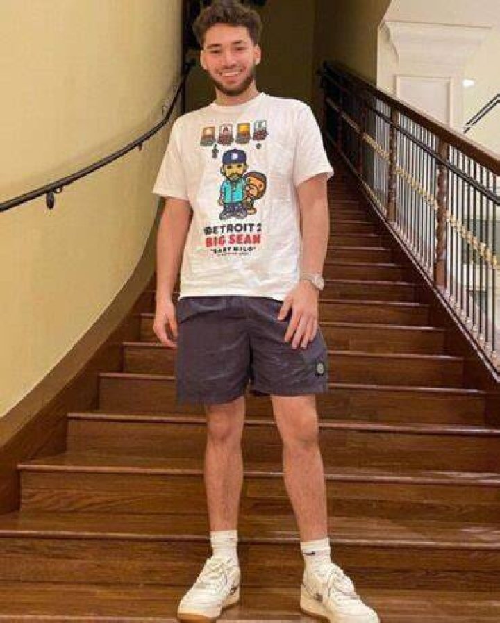 Adin Ross Body Measurements Height Weight Shoe Size Statistics