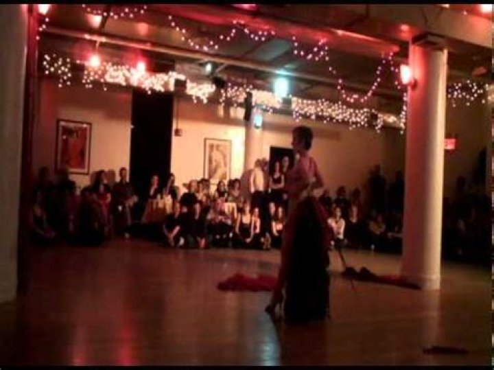 Medianoche Burlesque იუთუბის მიმოხილვა