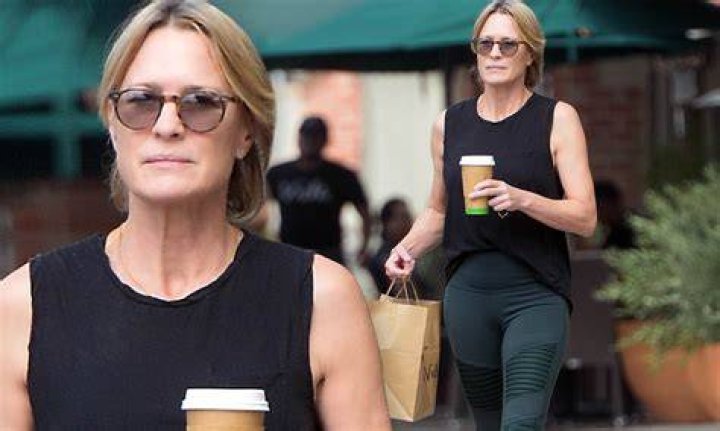Robin Wright Bra Size, Age, Weight, Height, Measurements